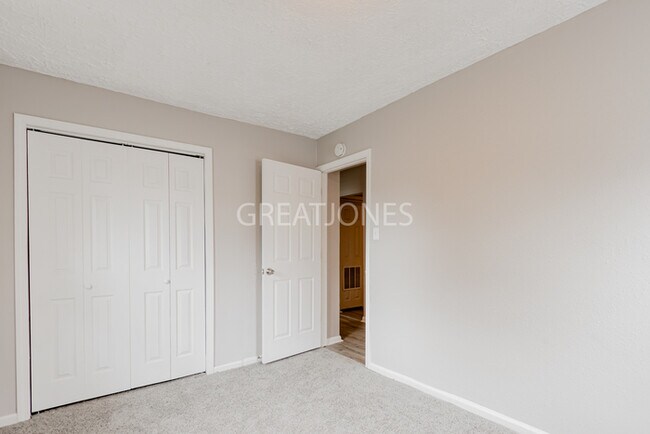 Building Photo - 3448 N Leland Ave