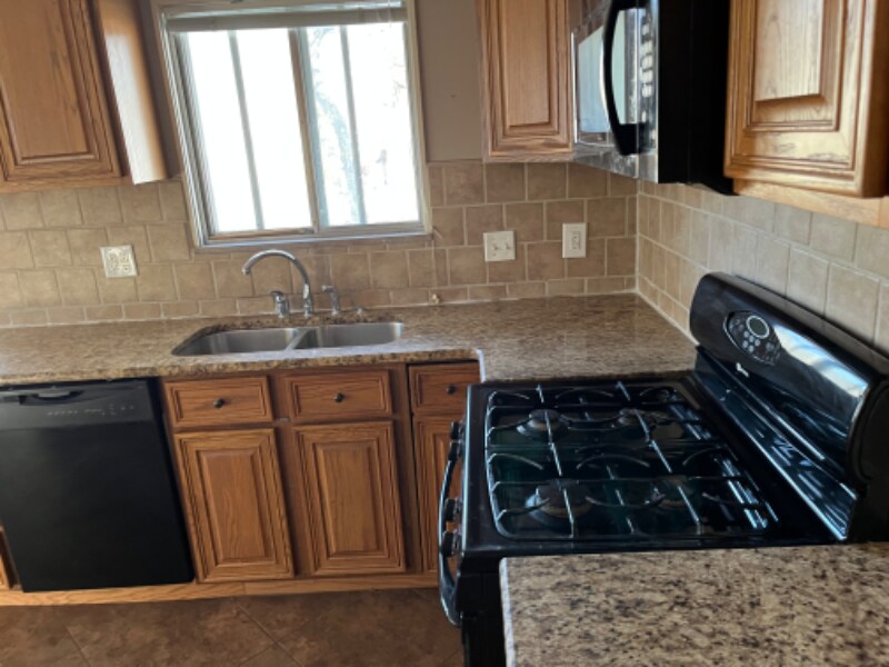 Building Photo - 930 Sherwood St