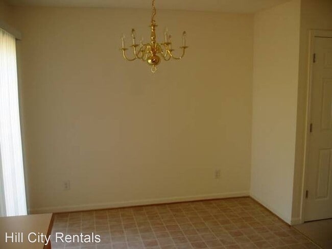 Building Photo - 2315 Yorktown Ave