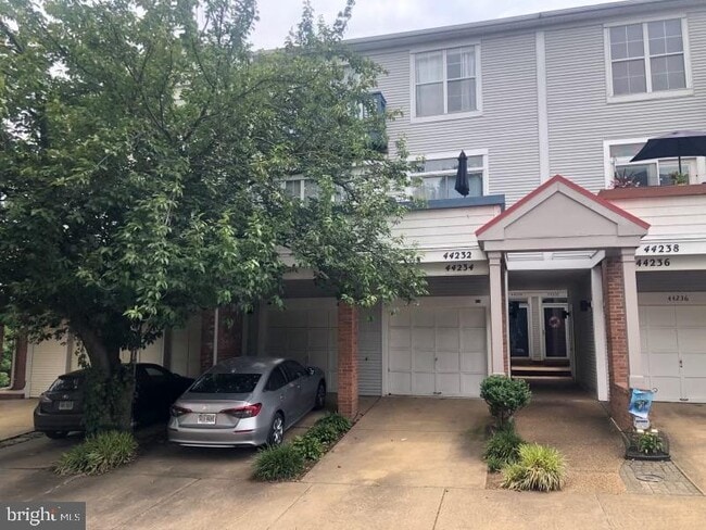 Building Photo - 44232 Mossy Brook Square