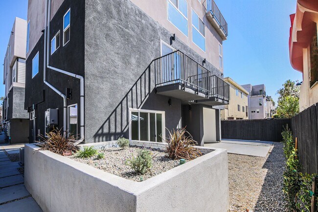 Building Photo - Luxury 2026 Townhomes with Massive Bedrooms + Decks with Views