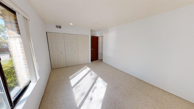 Building Photo - 2120 Pauline Blvd