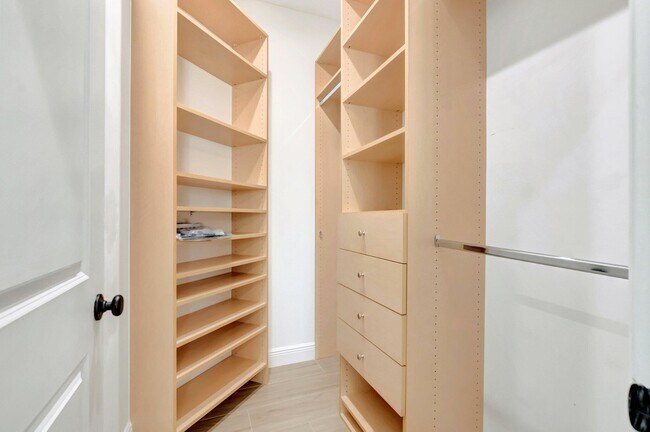 Building Photo - 1050 Delray Lakes Dr