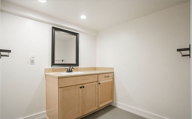 Building Photo - Updated One Bedroom in Beautifully Convert...