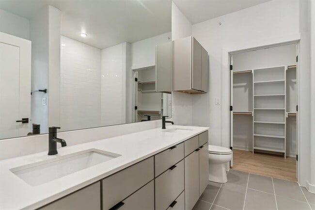 Building Photo - 100 Mockingbird Ln W