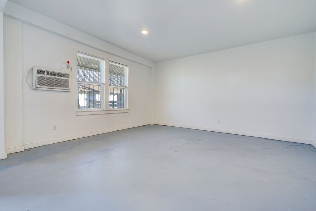 Building Photo - 1114 S San Marcos