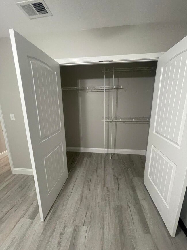 Building Photo - 162 Meadowbrook Ct