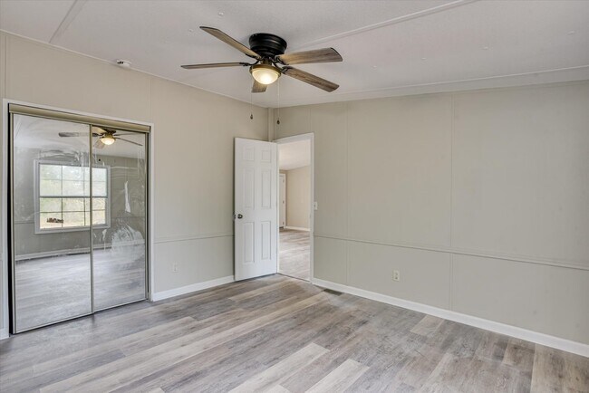 Building Photo - 1261 Lone Oak Ct