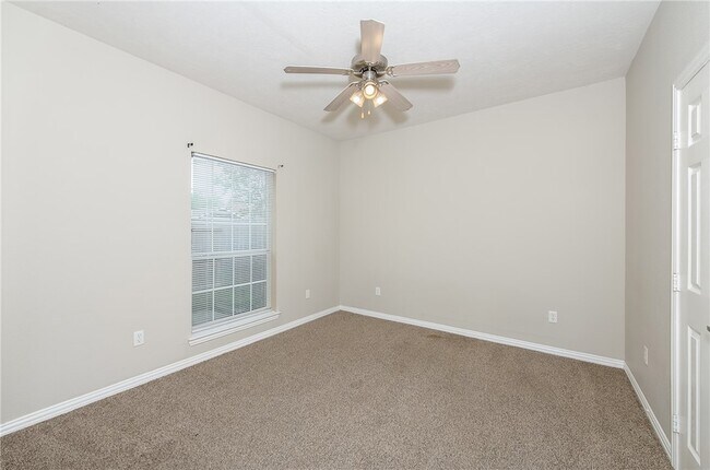 Building Photo - 1001 Krenek Tap Rd