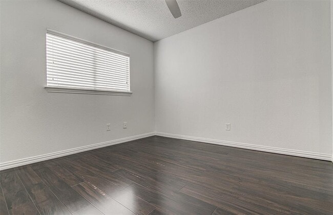 Building Photo - 13001 Campos Dr