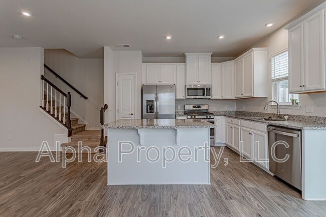 Building Photo - 520 Huntingdale Pl