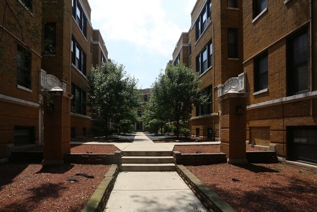 Building Photo - 730 W Barry Ave