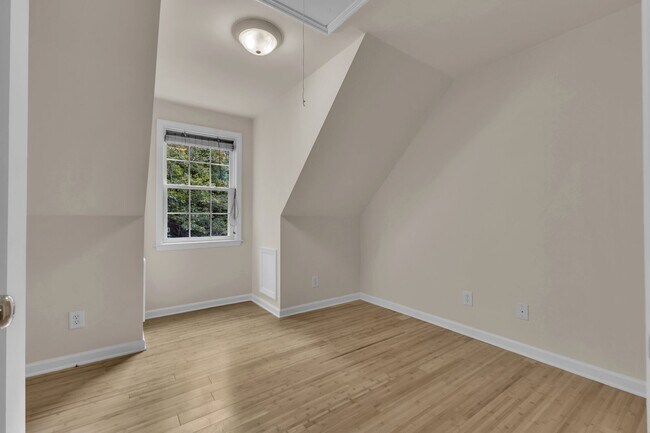 Building Photo - Peaceful Country Home Close to Chapel Hill
