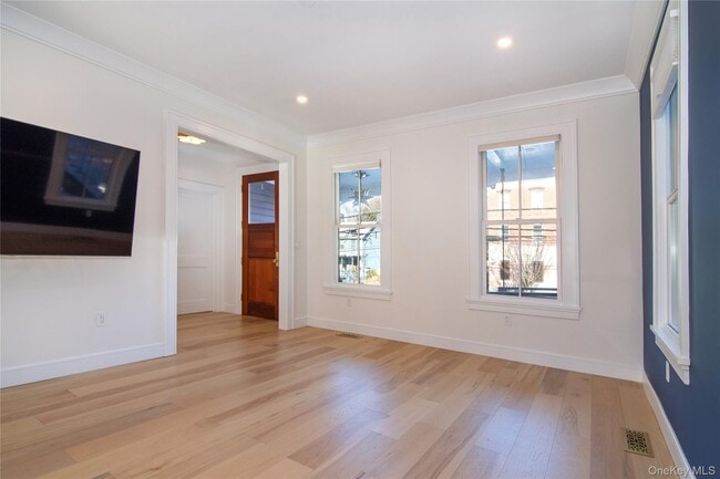 Building Photo - 126 Main St