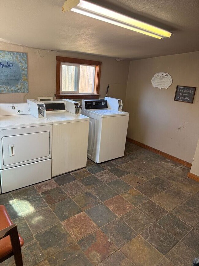 Building Photo - 1705 Chris Craft Dr