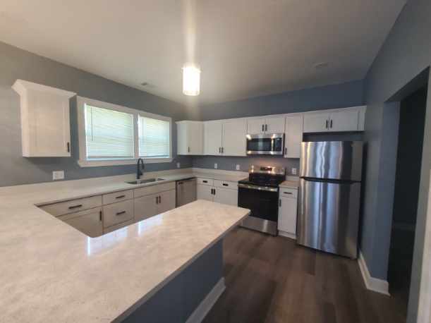 Building Photo - 110 W 51st St