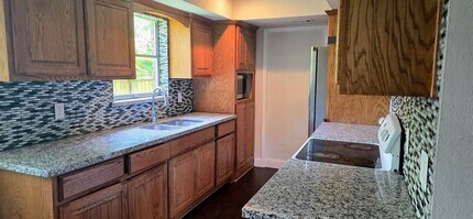 Building Photo - 1018 Rockledge Dr