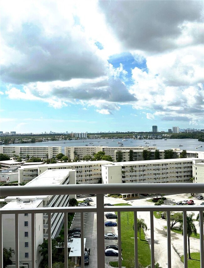 Building Photo - 18041 Biscayne Blvd