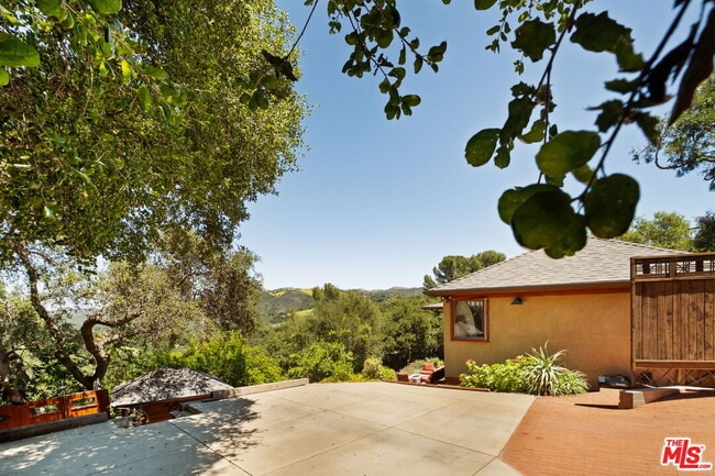 Building Photo - 21071 Waveview Dr