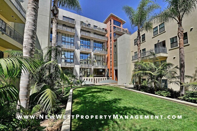 Building Photo - Spectacular Little Italy Loft at Doma, 2 Parking Spaces! Small Pet OK!