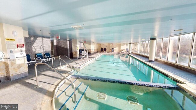 Building Photo - 527 Carson Terrace