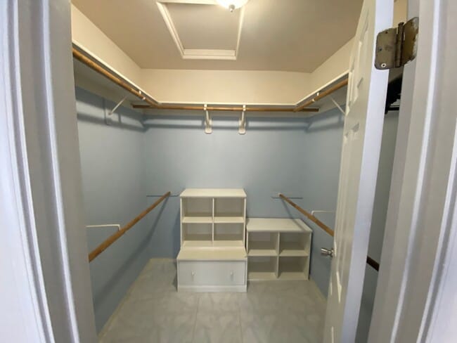 Building Photo - Great North Hanford Location