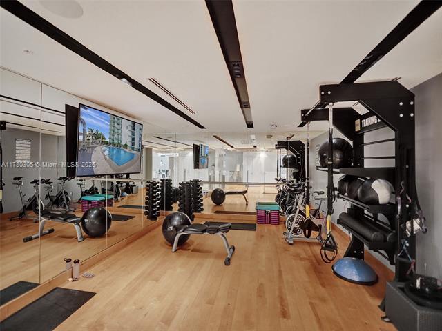 Building Photo - 900 Biscayne
