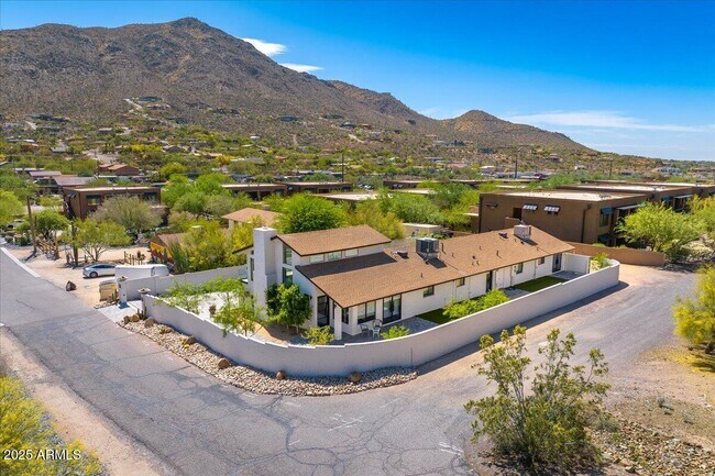 Building Photo - 5801 E Surrey Dr