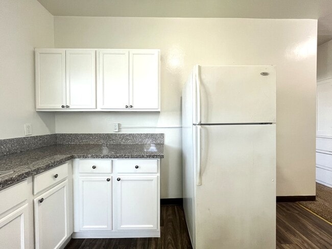 Building Photo - 1 bed, 1 bath located in Corona!