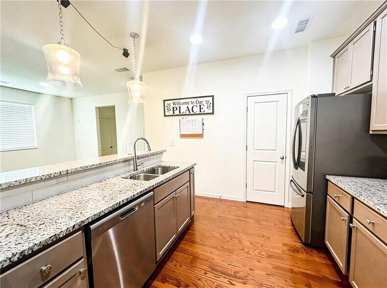 Building Photo - 602 Lofty Ln