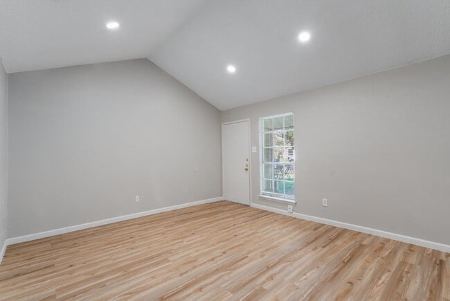 Building Photo - 10503 Little Pebble Dr