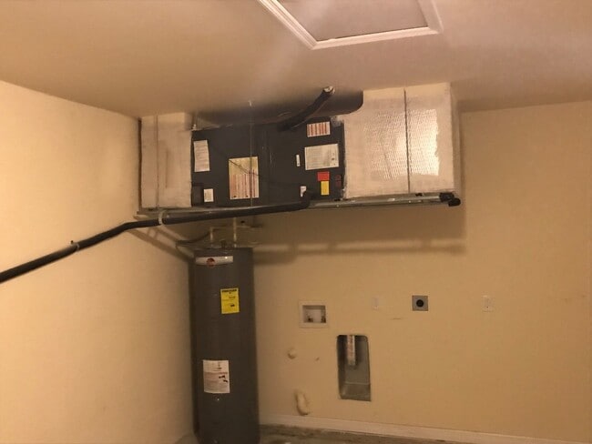 Building Photo - Ready for Move in!