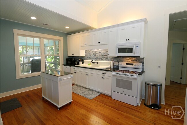 Building Photo - 201 Lovell Ave