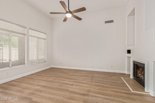 Building Photo - 15213 N 55th Way