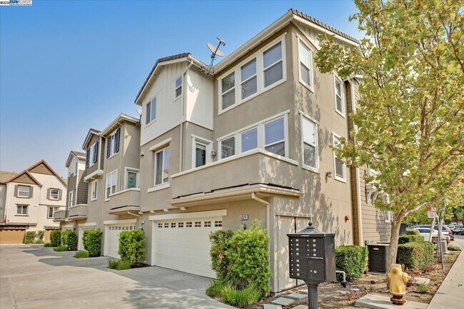 Building Photo - 6320 Byron Ln