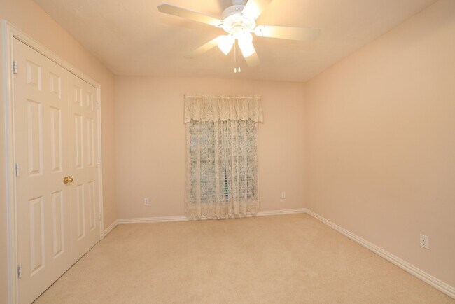 Building Photo - 17222 Leeside Dr