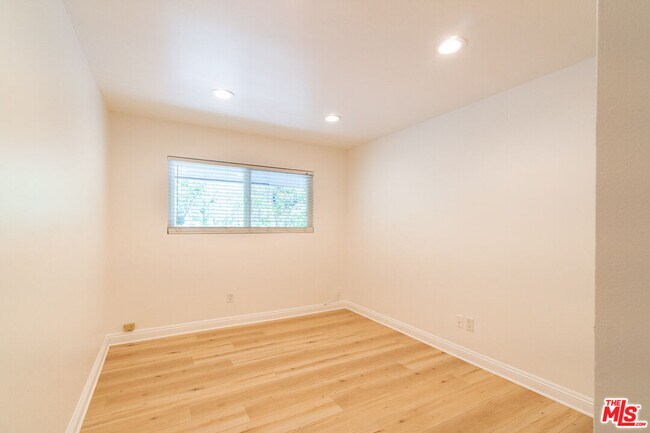 Building Photo - 4220 Towhee Dr