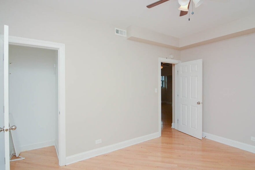 Building Photo - 899 Green Bay Rd