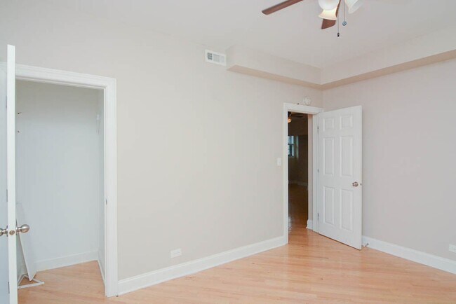 Building Photo - 899 Green Bay Rd