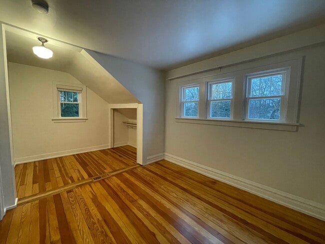 Building Photo - Three Bedroom Home in Kalamazoo