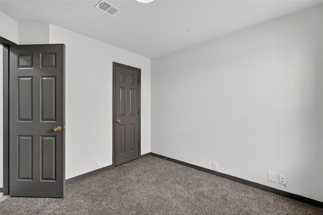 Building Photo - 17331 Stone Peaks Dr