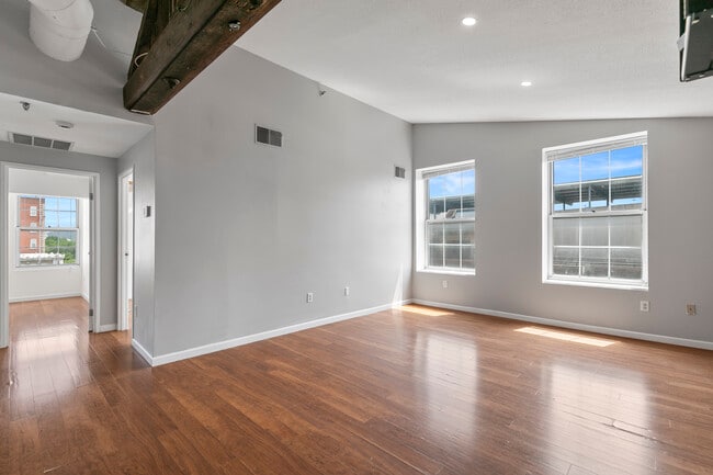 Building Photo - 196 Crown St