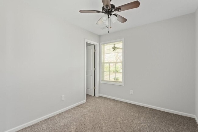 Building Photo - 855 Dodge St S E