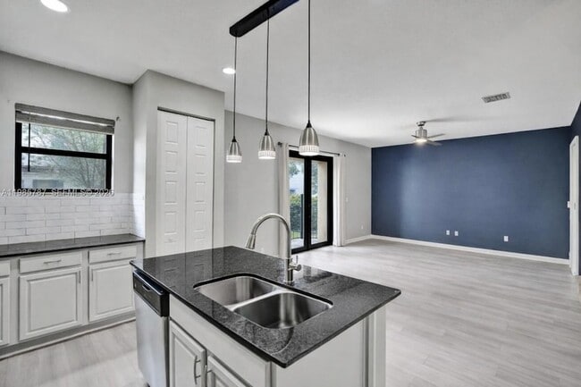 Building Photo - 760 NE 193rd Terrace