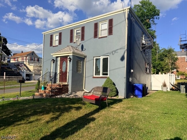 Building Photo - 136 Belmohr St