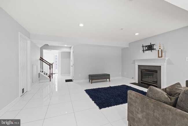 Building Photo - 2012 Broadacres Dr