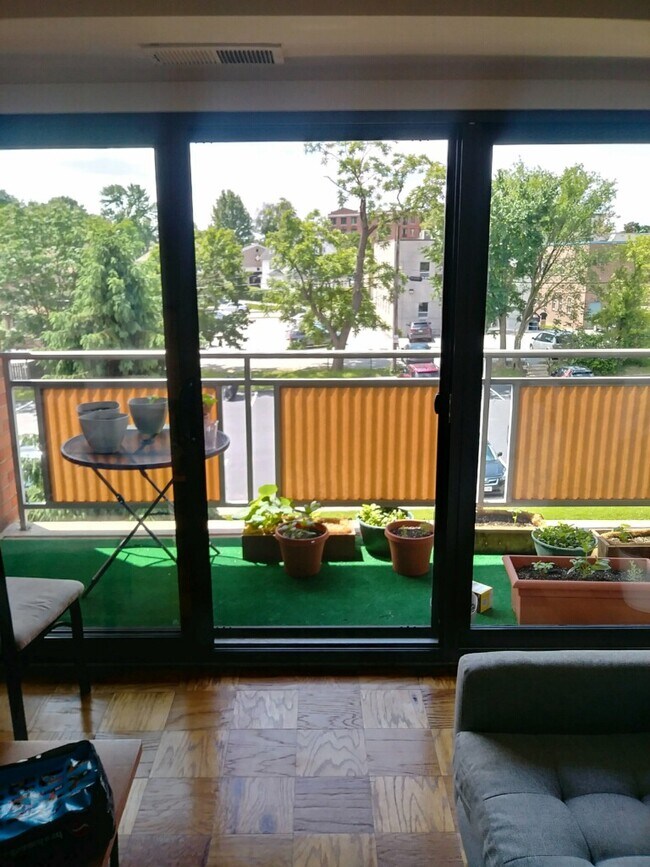 Building Photo - 116 E Montgomery Ave