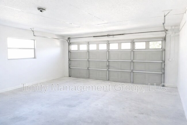Building Photo - 1411 Deborah Dr