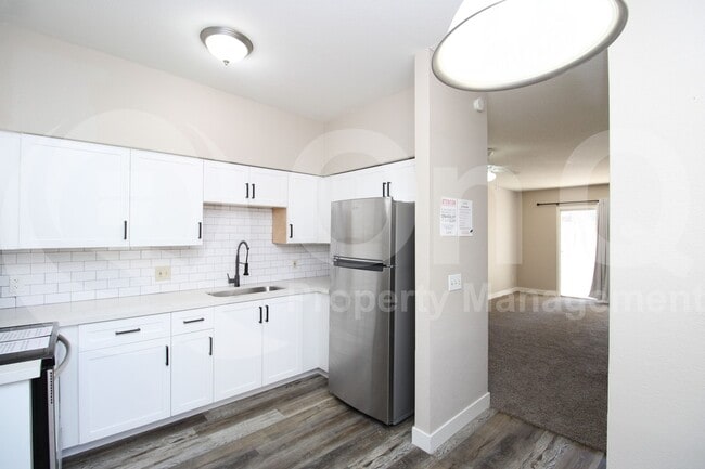 Building Photo - 2807 E Paradise Ln