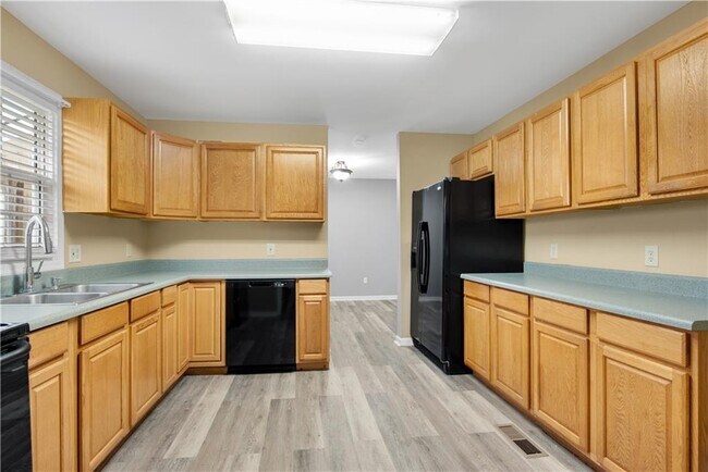 Building Photo - 700 Tilley Rd